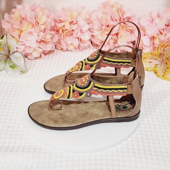 OTBT Paducah Beige Beaded Design Leather Zip Back Sandals Size 8M - Picture 2 of 9